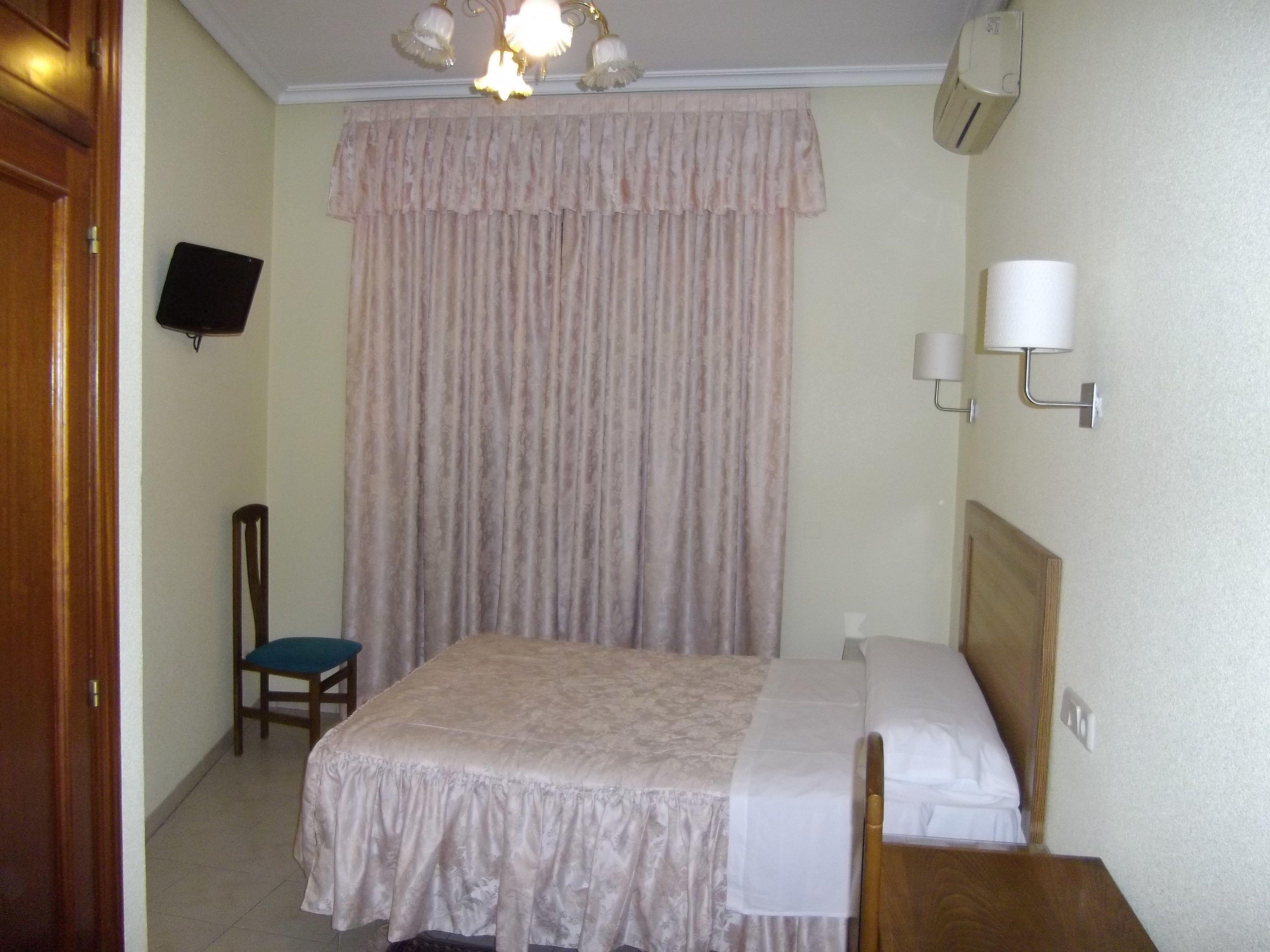 Hostal Rivera - Atocha - Madrid — Foto 3